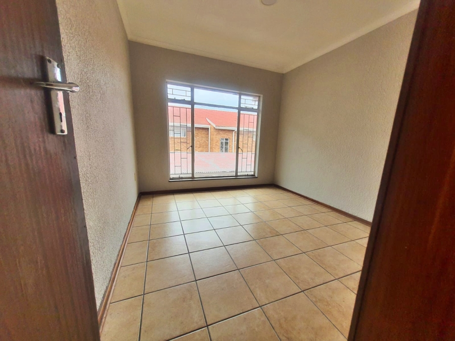 2 Bedroom Property for Sale in Potchefstroom North West